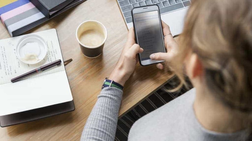 Smartphone in ufficio? Solo con moderazione Smartphone in ufficio? Solo con moderazione