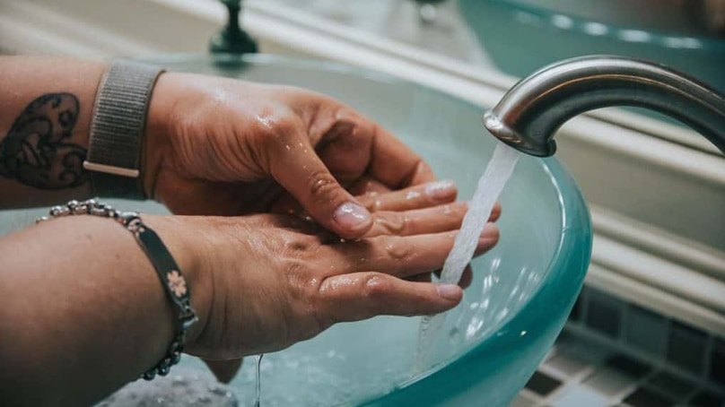 Influenza e malanni stagionali: come evitare il contagio in ufficio Influenza e malanni stagionali: come evitare il contagio in ufficio